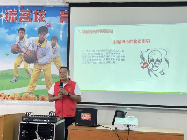 禁毒宣傳進校園，讓青春綠色無毒 (3).jpg