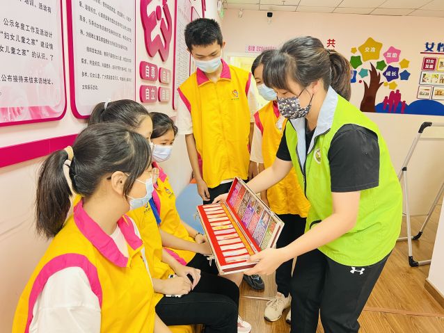 三鄉(xiāng)鎮(zhèn)開展“護(hù)航成長(zhǎng)，青春拒‘毒’行”宣傳活動(dòng)圖片1.JPG