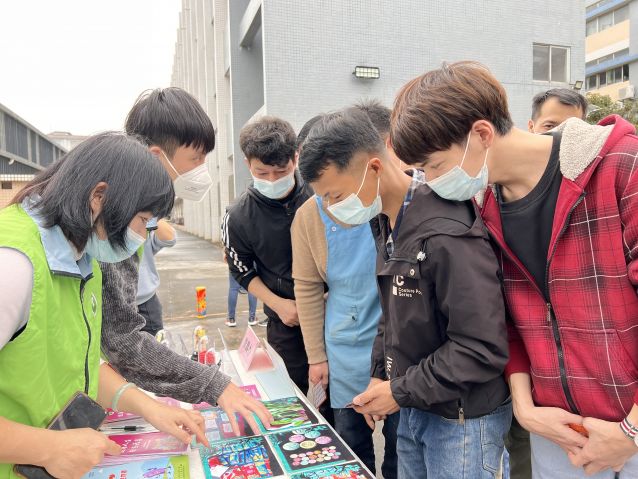 三鄉(xiāng)鎮(zhèn)開展“禁毒宣傳進工廠，平安無毒迎新春”宣傳活動照片1.JPG